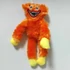 Kép 2/5 - Huggy Wuggy Poppy Playtime plüss figura 20cm NARANCSSÁRGA