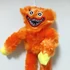 Kép 4/5 - Huggy Wuggy Poppy Playtime plüss figura 20cm NARANCSSÁRGA