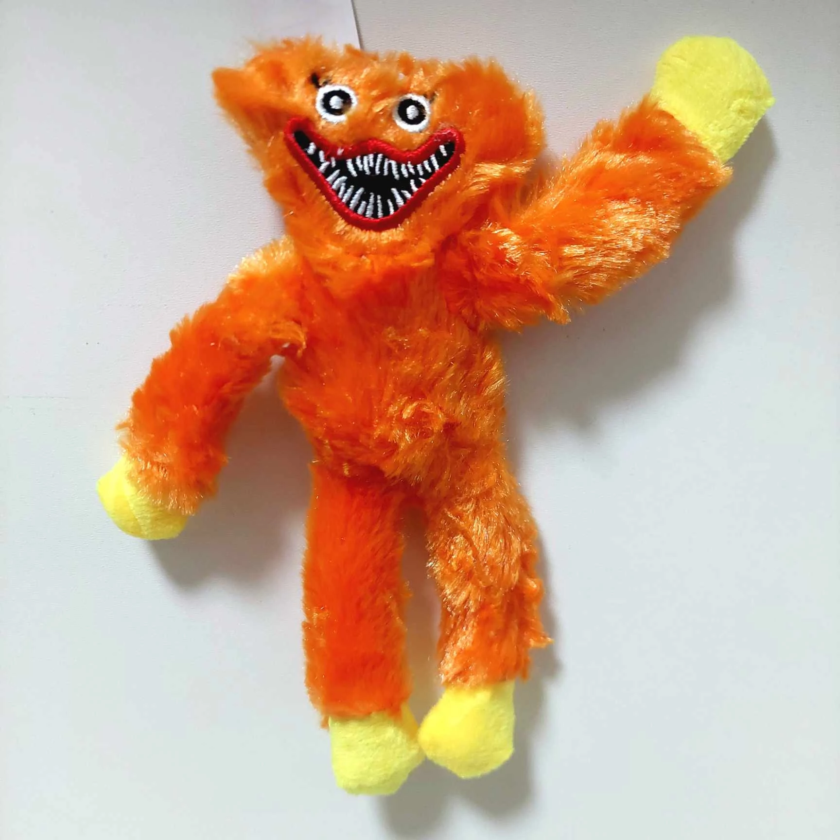 Huggy Wuggy Poppy Playtime plüss figura 20cm NARANCSSÁRGA