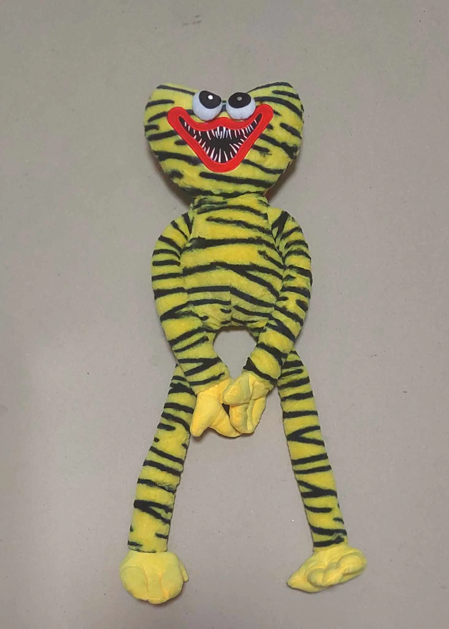 Huggy Wuggy Poppy Playtime plüss figura 60cm, tigris csíkos, SÁRGA-FEKETE 